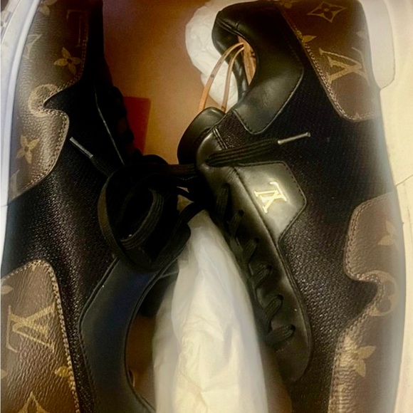 Beautiful Louis Vuitton Racer Sneakers size 8 LV 9US great condition with style. - Picture 5 of 16